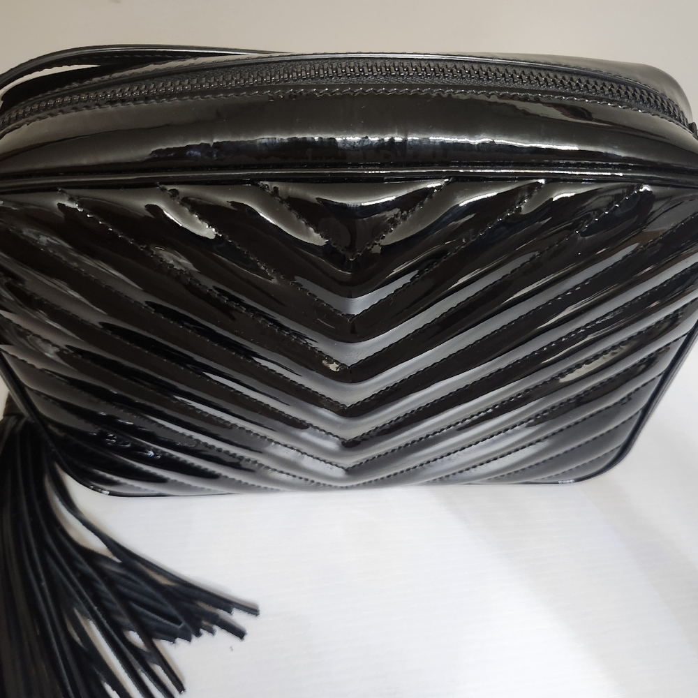 Saint Laurent Lou Medium YSL Camera Bag w/Tassel in Quilted Black Patent - Picture 2 of 16